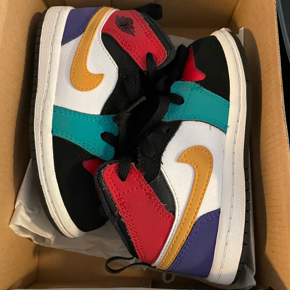 Jordan 1 mid white university red-black multicolor
